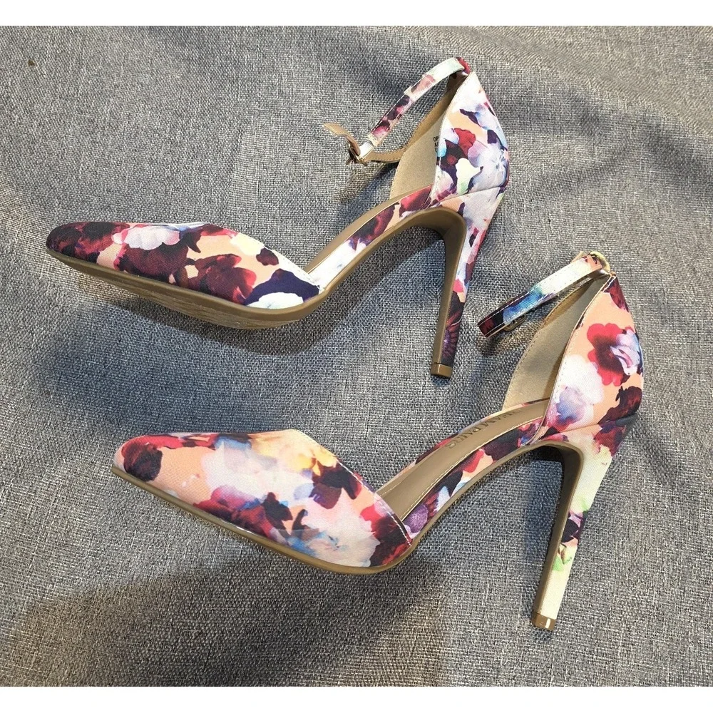 Dream Paris Multi Color Size 8 Heels